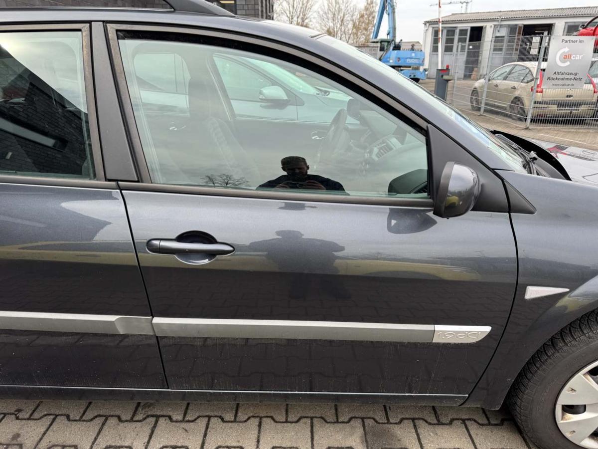Renault Megane 2 original T&uuml;r vorn rechts TEB66 Graphitschwarz Rohbau Bj.2006